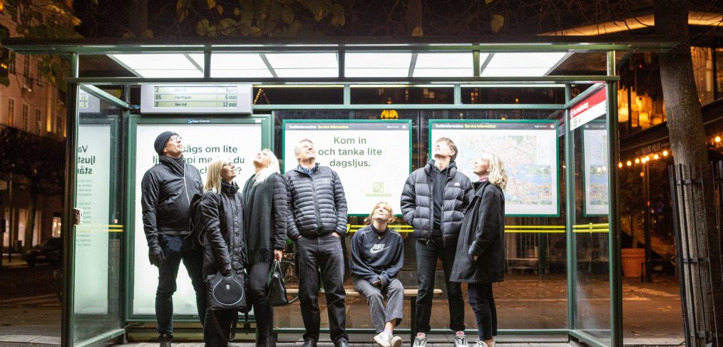 Lyssna på Ulf från MondeVerde som pratar om ljus och vår busskur på Norrmalmstorg